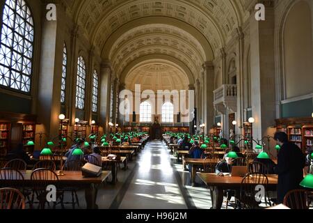 L'iconico Bates Hall di Boston Public Library in Copley Square Back Bay, Massachusetts. Foto Stock