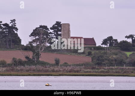 Ramsholt chiesa di Tutti i Santi sul fiume Deben Inghilterra Suffolk REGNO UNITO Foto Stock