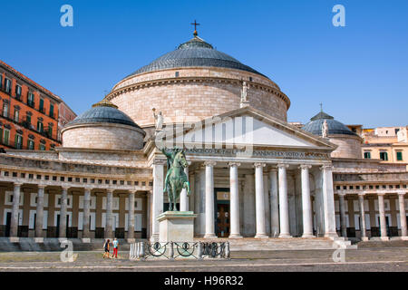 San Francesco di Paola chiesa in Piazza del Plebiscito a Napoli, Italia Foto Stock