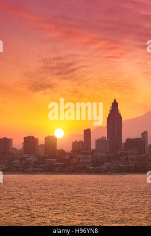 Benidorm skyline al tramonto, Spagna Foto Stock