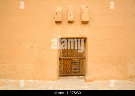 Arabo tradizionale porta (museo nazionale di Riyadh, Arabia Saudita) Foto Stock