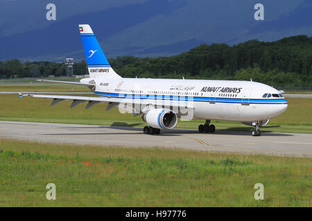 Genf/Svizzera Agosto 5, 2015: Kuwait Air Airbus A310 a Genf Aeroporto. Foto Stock