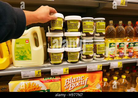 Olio di noce di cocco in una sentenza Delhaize supermercato Foto Stock