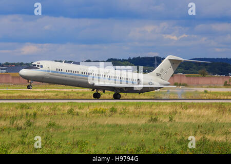 Stoccarda/Germania Marzo 14, 2016:Stati Uniti Marines DC-9 all'Aeroporto di Stoccarda. Foto Stock