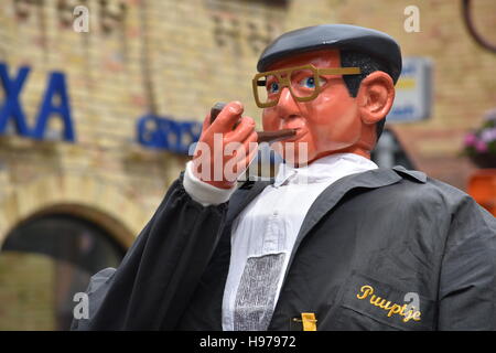 Reus parata gigante reuzen città Nieuwpoort Belgio Foto Stock