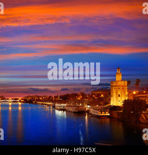 Siviglia skyline tramonto Torre del Oro a Siviglia Andalusia Spagna Foto Stock