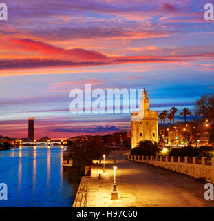 Siviglia skyline tramonto Torre del Oro a Siviglia Andalusia Spagna Foto Stock