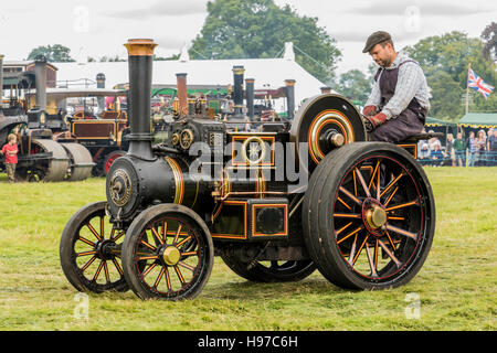 Con trazione a vapore motore sul display al pubblico presso il Parco Astle motore trazione Rally Chelford cheshire england Foto Stock