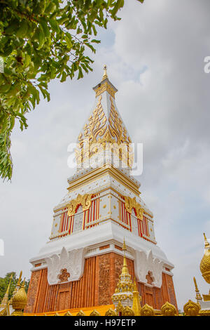 Wat Phra That Phnom è la zona sacra a sud di Nakhon Phnom provincia, nel nordest della Thailandia. Foto Stock