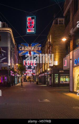 Londra - 19 novembre 2016: le luci di Natale a Carnaby Street a Londra Foto Stock