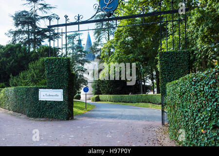 L'ingresso al castello di Nozet Domaine de Ladoucette vicino al villaggio di Pouilly-sur-Loire nella Valle della Loira, Francia Foto Stock