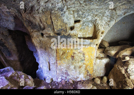 La chiesa sotterranea con battistero. Petracca, Noto. Foto Stock