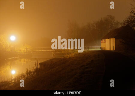 Notte di Nebbia di Glasgow misty condizioni canale di Forth e Clyde Foto Stock