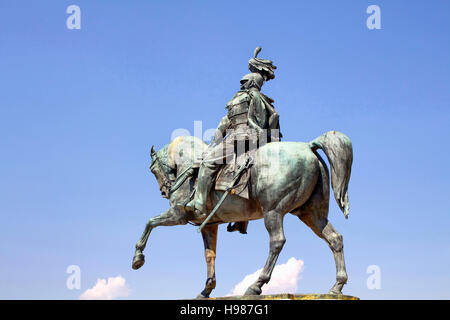 Vista di Vittorio Emanuele II statua all Altare della Patria in Roma. Grand marmo, tempio classico in onore di Italia del primo re e la Prima Guerra Mondiale s Foto Stock