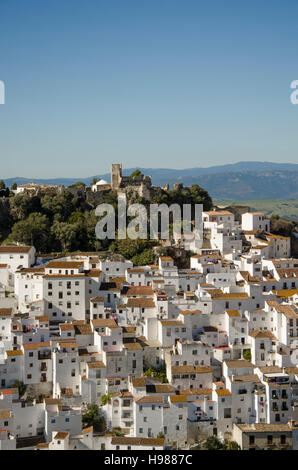 Dipinto di bianco città moresca di Casares, Andalusia, Spagna. Foto Stock