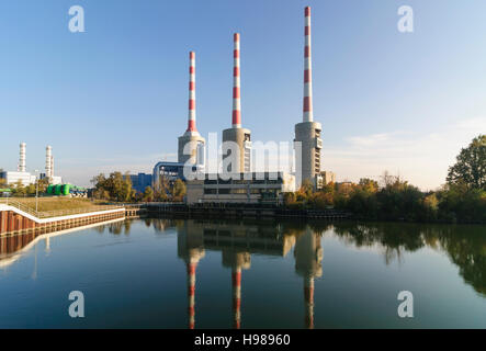 Vohburg an der Donau: power station Irsching di E.ON Kraftwerke GmbH sul Danubio, Oberbayern, Alta Baviera, Baviera, Baviera, Germania Foto Stock