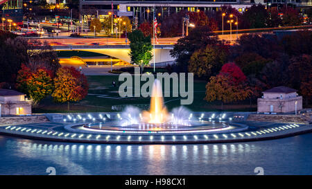 Point State Park a Pittsburgh, Pennsylvania e l'iconica illuminato Foto Stock