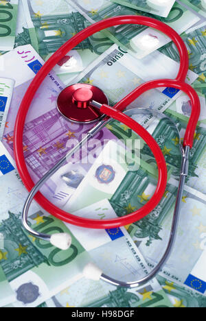 Stetoscopio, banconote, immagine simbolica per i costi della salute Foto Stock