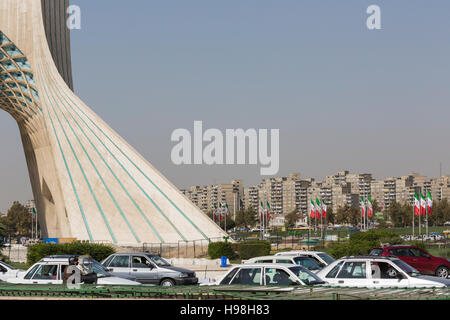 TEHERAN, IRAN - Ottobre 03, 2016: Azadi Tower si trova a Piazza Azadi nella città di Teheran, Iran. Foto Stock