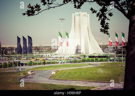 TEHERAN, IRAN - Ottobre 03, 2016: Azadi Tower si trova a Piazza Azadi nella città di Teheran, Iran. Foto Stock