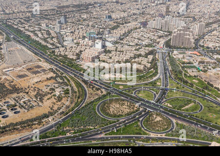 Vista di Tehran dalla torre Azadi - Iran Foto Stock