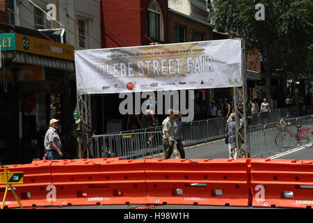 Sydney, Australia. Il 20 novembre 2016. Il Glebe Street Fair è un annuale evento comunitario dotato di bancarelle e intrattenimento lungo Glebe Point Road tra Parramatta Road e Bridge Road in Glebe a Sydney's inner-west. Credito: Credito: Richard Milnes/Alamy Live News Foto Stock