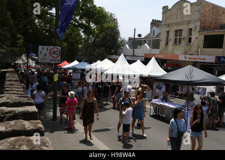 Sydney, Australia. Il 20 novembre 2016. Il Glebe Street Fair è un annuale evento comunitario dotato di bancarelle e intrattenimento lungo Glebe Point Road tra Parramatta Road e Bridge Road in Glebe a Sydney's inner-west. Credito: Credito: Richard Milnes/Alamy Live News Foto Stock