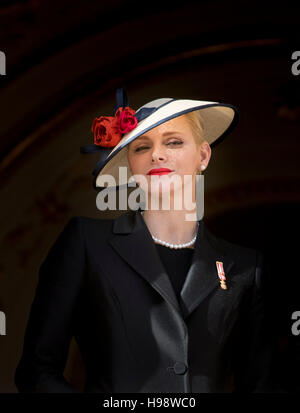 Monaco, Monaco. Xix Nov, 2016. La principessa Charlene al balcone del palazzo reale durante la festa nazionale nel Principato di Monaco, 19 novembre 2016. Foto: Patrick van Katwijk/ point de vue fuori - nessun filo SERVICE -/dpa/Alamy Live News Foto Stock