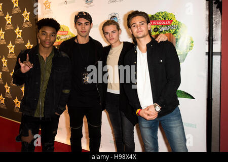 Los Angeles, Stati Uniti d'America. Xix Nov, 2016. Josh Levi, Carson Boatman, Conner Boatman, Austin Percario arriva a Celebrity collegato 2016 Regali di lusso Suite onorando la American Music Awards®! Novembre 19th, 2016 in Holllywood, California. Credito: Foto Ac Foto Stock