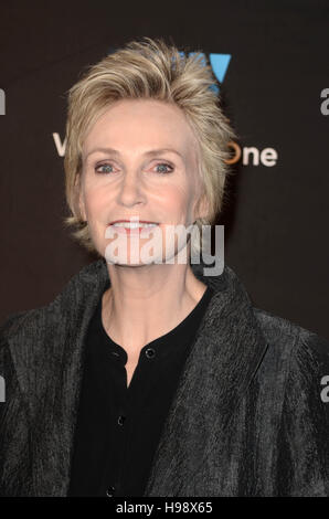 Los Angeles, Ca, Stati Uniti d'America. Xix Nov, 2016. Jane Lynch al giorno 2 di Westwood One dietro le quinte American Music Awards 2016 in L.A. Evento live Deck a Los Angeles, CA il 19 novembre 2016. Credito: David Edwards/media/punzone Alamy Live News Foto Stock