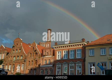 Il vecchio in mattoni in stile gotico di edifici di architettura nel centro storico della città di Lüneburg, Germania Foto Stock