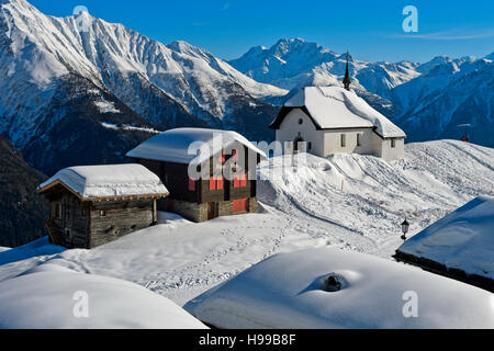 Coperte di neve cappella Kapelle Maria zum Schnee, Bettmeralp, Vallese, Svizzera Foto Stock