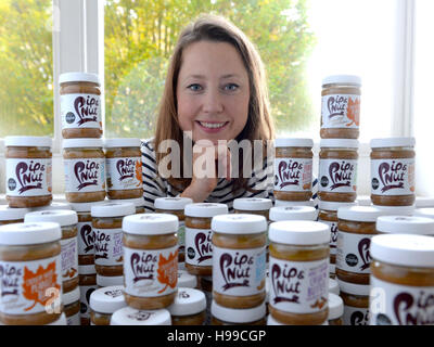 Solo uso editoriale Pip Murray, fondatore di health food marca Pip &AMP; dado, viene annunciato come il vincitore del premio per l'innovazione del premio di anno in corrispondenza del nettare di Business Small Business Awards 2016. Foto Stock