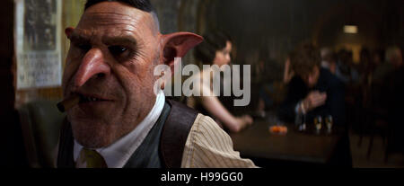 Fantastico bestie e dove trovarli è un imminente angloamericano fantasy film di fiction ispirata dal libro dello stesso nome da J. K. Rowling. Questa fotografia è per il solo uso editoriale ed è il copyright del film company e/o il fotografo assegnato dal film o società di produzione e può essere riprodotto solo da pubblicazioni in congiunzione con la promozione del film di cui sopra. Un credito per il film company è richiesto. Il fotografo deve anche essere accreditato quando noto. Foto Stock