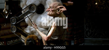 Fantastico bestie e dove trovarli è un imminente angloamericano fantasy film di fiction ispirata dal libro dello stesso nome da J. K. Rowling. Questa fotografia è per il solo uso editoriale ed è il copyright del film company e/o il fotografo assegnato dal film o società di produzione e può essere riprodotto solo da pubblicazioni in congiunzione con la promozione del film di cui sopra. Un credito per il film company è richiesto. Il fotografo deve anche essere accreditato quando noto. Foto Stock