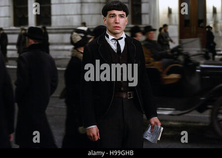 Fantastico bestie e dove trovarli è un imminente angloamericano fantasy film di fiction ispirata dal libro dello stesso nome da J. K. Rowling. Questa fotografia è per il solo uso editoriale ed è il copyright del film company e/o il fotografo assegnato dal film o società di produzione e può essere riprodotto solo da pubblicazioni in congiunzione con la promozione del film di cui sopra. Un credito per il film company è richiesto. Il fotografo deve anche essere accreditato quando noto. Foto Stock