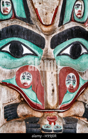 Close up di Native Alaskan Totem Pole Foto Stock