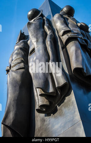 John W. Mills' memoriale per le donne della II Guerra Mondiale in Whitehall, London, Regno Unito Foto Stock