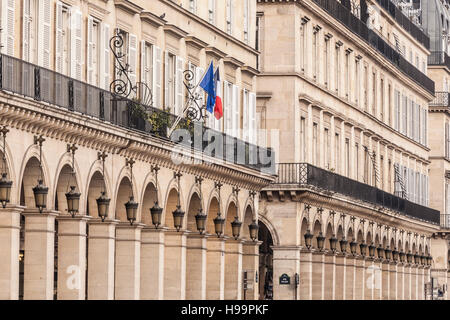 Facciate di edifici in Rue de Rivoli, Paris. Foto Stock