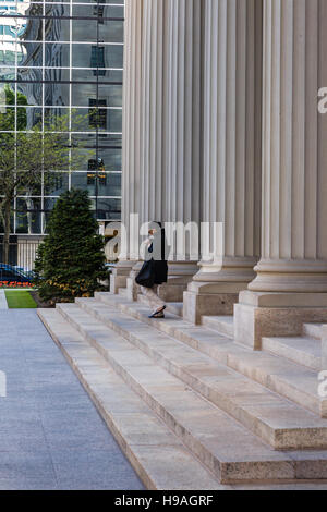 Dettagli architettonici dei pilastri in immagine stock, Bloor Street, centro di Toronto. Foto Stock