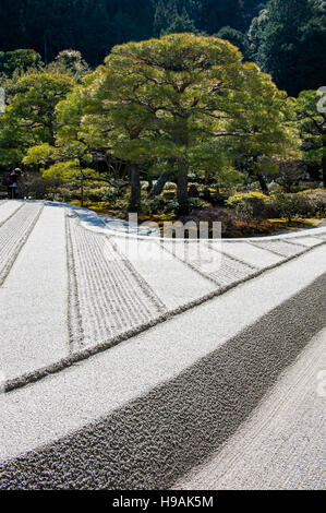 Un giardino Zen a Ginkaku-ji, una villa denominata Padiglione di Argento costruita nel 1482 per Shogun Ashikaga Yoshimasa. Ora è uno Zen tempio buddista. Foto Stock