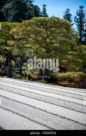 Un giardino Zen a Ginkaku-ji, una villa denominata Padiglione di Argento costruita nel 1482 per Shogun Ashikaga Yoshimasa. Ora è uno Zen tempio buddista. Foto Stock