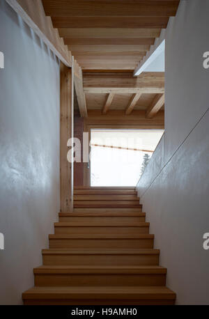 Scale. Casa Rossa - Rothaus, Andermatt, Svizzera. Architetto: Jonathan Tuckey Design, 2015. Foto Stock