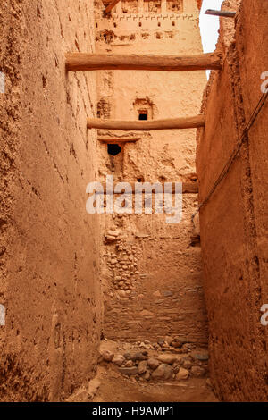 Antica kasbah di arenaria nella Valle di Draa, Marocco Foto Stock