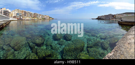 La bellissima ed idilliaca baia di Marsalforn a Gozo (Malta) Foto Stock