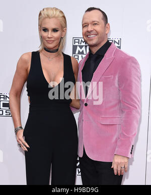 Los Angeles, California, USA. Xx Nov, 2016. Jenny McCarthy e Donnie Wahlberg arriva per il 2016 American Music Awards presso il teatro di Microsoft. Credito: Lisa O'Connor/ZUMA filo/Alamy Live News Foto Stock