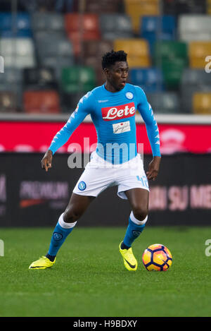 Udine, Italia. Xix Nov, 2016. Amadou Diawara (Napoli) Calcio/Calcetto : Italiano 'Serie A' match tra Udinese 1-2 SSC Napoli in Dacia Arena di Udine, Italia . © Maurizio Borsari/AFLO/Alamy Live News Foto Stock