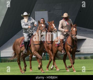 Città del Messico. Xxi Nov, 2016. Mexican re-enactors unisciti a centinaia di musicisti durante celebrazioni del 106ª anniversario della rivoluzione messicana nel Campo di Marte 20,2016 novembre a Città del Messico. Presidente Enrique Peña Nieto presentato promozioni e premi per i membri delle Forze Armate come parte dell'evento. Credito: Planetpix/Alamy Live News Foto Stock