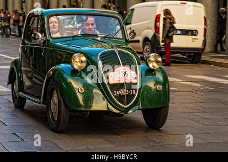 Italia Piemonte Torino sabato 19 novembre Rally Fiat 500 - Fiat 500 Topolino Foto Stock