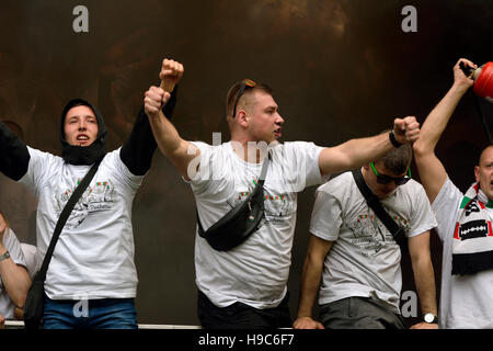 Legia Warszawa ventole alla PGE Narodowy stadium di Varsavia Foto Stock